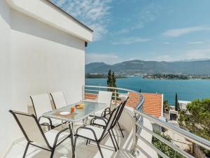 Prodej bytu 3+kk, Tivat, Černá Hora, 64 m2