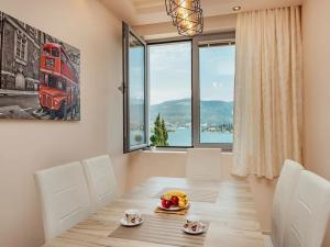 Prodej bytu 3+kk, Tivat, Černá Hora, 64 m2