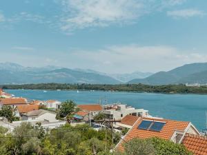 Prodej bytu 3+kk, Tivat, Černá Hora, 64 m2