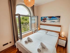 Prodej bytu 3+kk, Tivat, Černá Hora, 64 m2
