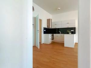 Pronájem bytu 2+kk, Praha - Holešovice, Ovenecká, 54 m2