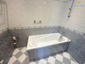 Pronájem bytu 3+kk, Praha - Vršovice, Kubánské náměstí, 94 m2