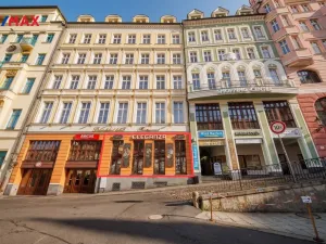 Prodej obchodního prostoru, Karlovy Vary, Divadelní náměstí, 115 m2