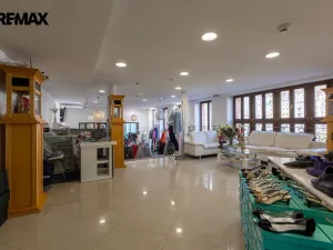 Prodej obchodního prostoru, Karlovy Vary, Divadelní náměstí, 115 m2