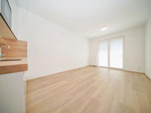 Pronájem bytu 1+kk, Praha - Horní Měcholupy, Milánská, 37 m2