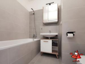 Pronájem bytu 2+kk, Praha - Ďáblice, Křižanská, 52 m2