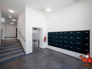 Pronájem bytu 2+kk, Praha - Ďáblice, Křižanská, 52 m2