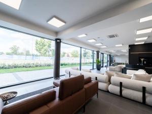 Pronájem obchodního prostoru, Praha - Holešovice, Argentinská, 151 m2