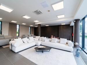 Pronájem obchodního prostoru, Praha - Holešovice, Argentinská, 151 m2