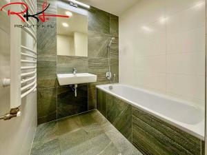 Pronájem bytu 2+kk, Praha, U Pergamenky, 60 m2