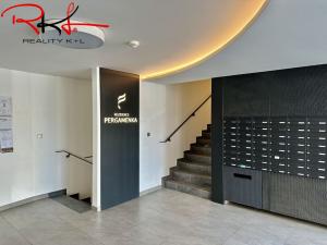 Pronájem bytu 2+kk, Praha, U Pergamenky, 60 m2