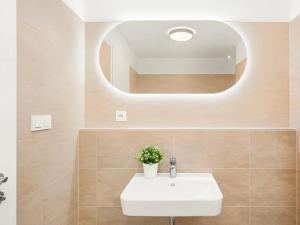 Pronájem bytu 2+kk, Praha - Modřany, Mezi vodami, 58 m2