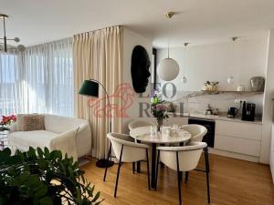 Prodej bytu 2+kk, Praha - Žižkov, Ke kapslovně, 65 m2