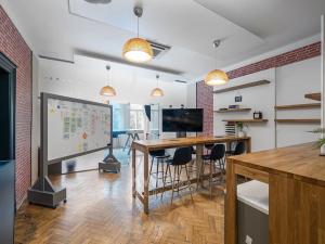 Pronájem kanceláře, Praha - Bubeneč, Jaselská, 250 m2