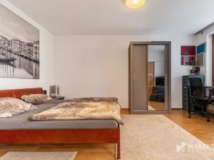 Pronájem bytu 2+kk, Praha - Podolí, Jeremenkova, 63 m2