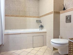 Pronájem bytu 2+kk, Praha - Podolí, Jeremenkova, 63 m2