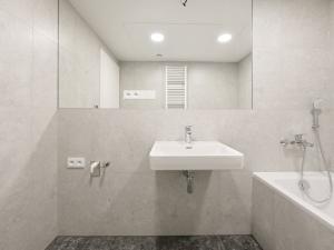 Prodej bytu 3+kk, Praha, Československého exilu, 84 m2