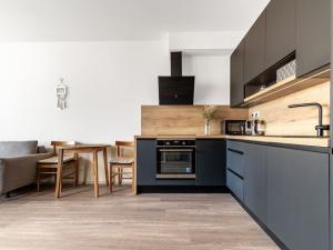 Pronájem bytu 2+kk, Praha - Holešovice, U Pergamenky, 60 m2