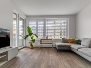 Pronájem bytu 2+kk, Praha - Holešovice, U Pergamenky, 60 m2