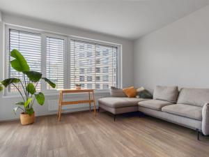 Pronájem bytu 2+kk, Praha - Holešovice, U Pergamenky, 60 m2