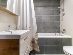 Pronájem bytu 2+kk, Praha - Holešovice, U Pergamenky, 60 m2