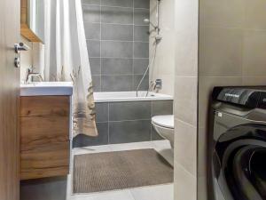 Pronájem bytu 2+kk, Praha - Holešovice, U Pergamenky, 60 m2