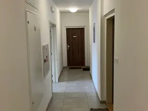 Pronájem bytu 1+kk, Praha - Modřany, Československého exilu, 35 m2