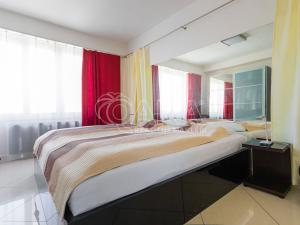 Pronájem bytu 2+1, Praha, Hollarovo náměstí, 77 m2