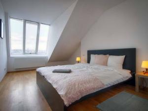 Pronájem bytu 3+kk, Praha - Holešovice, Komunardů, 106 m2