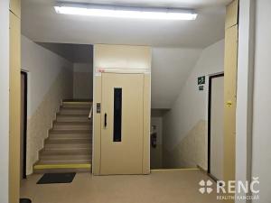 Prodej bytu 3+1, Hodonín, nám. Osvobození, 69 m2