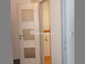 Pronájem bytu 1+kk, Praha - Prosek, Bílinská, 30 m2