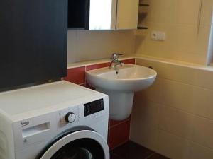 Pronájem bytu 2+kk, Praha - Dejvice, Lindleyova, 50 m2
