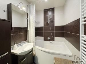 Prodej bytu 3+kk, Praha, Hlivická, 72 m2