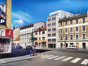 Pronájem garážového stání, Brno, Křenová, 12 m2