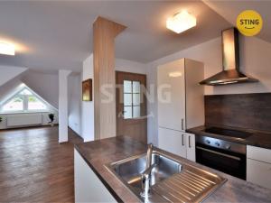 Pronájem atypického bytu, Zlín, Vejvanovská, 93 m2