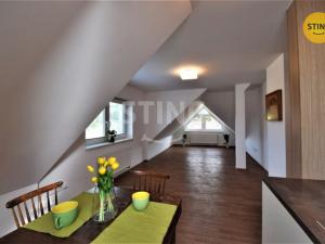 Pronájem atypického bytu, Zlín, Vejvanovská, 93 m2