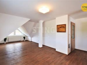 Pronájem atypického bytu, Zlín, Vejvanovská, 93 m2