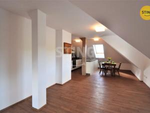 Pronájem atypického bytu, Zlín, Vejvanovská, 93 m2