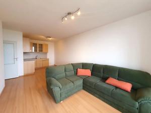 Pronájem bytu 2+kk, Praha - Troja, Hnězdenská, 51 m2