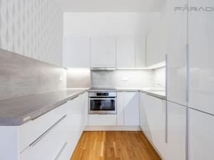 Pronájem bytu 3+kk, Praha - Holešovice, U průhonu, 75 m2