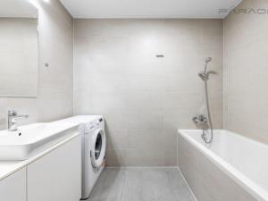 Pronájem bytu 3+kk, Praha - Holešovice, U průhonu, 75 m2