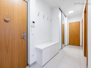 Pronájem bytu 3+kk, Praha - Holešovice, U průhonu, 75 m2
