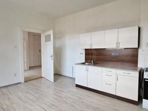 Pronájem bytu 2+1, České Budějovice, Dukelská, 84 m2