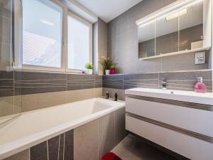 Prodej bytu 4+kk, Praha - Dejvice, Heinemannova, 136 m2