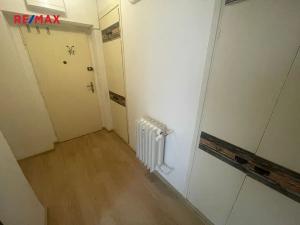Pronájem bytu 1+kk, Praha - Prosek, Nad Krocínkou, 33 m2