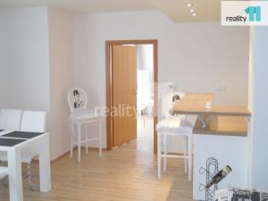 Pronájem bytu 2+kk, Praha - Holešovice, Osadní, 77 m2