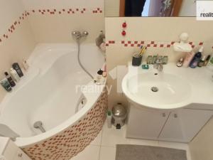 Pronájem bytu 2+kk, Praha - Holešovice, Osadní, 77 m2