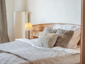 Prodej bytu 2+kk, Kamenice - Ládví, Benešovská, 54 m2