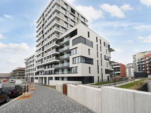 Pronájem garážového stání, Praha - Žižkov, Šrámkové, 15 m2