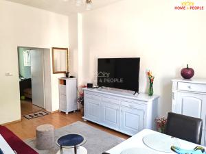 Prodej bytu 3+1, Karlovy Vary - Dvory, Chebská, 69 m2